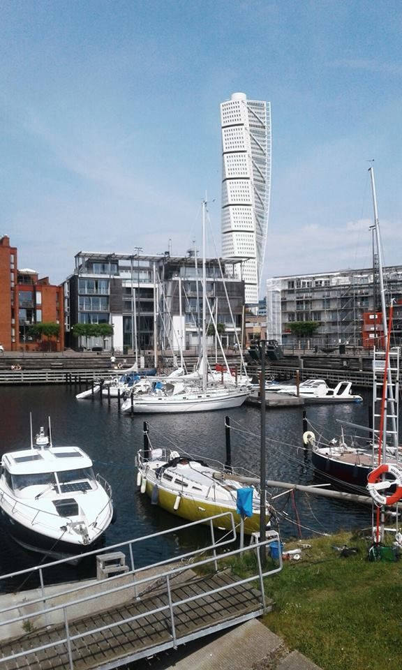 moderný mrakodrap Turning Torso vo švédskom Malmö