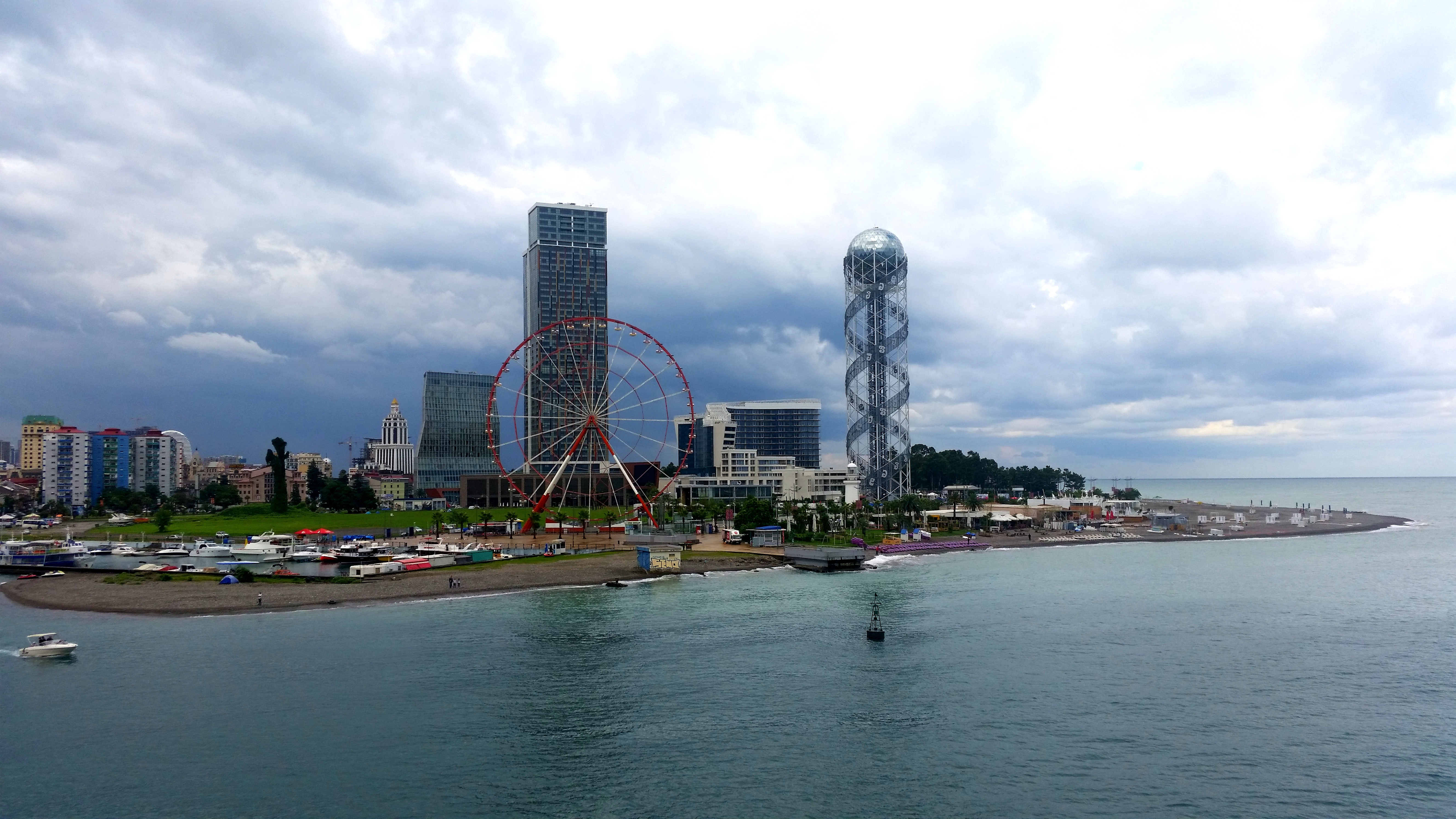 Batumi, Gruzínsko - pohľad z lode.