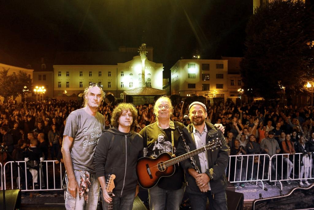 Na tradičnom trnavskom jarmoku 2019 (zľava Milan Seagal Šimkovič, Milan Konfráter, Imrich Dugovič, Branislav Dugovič).