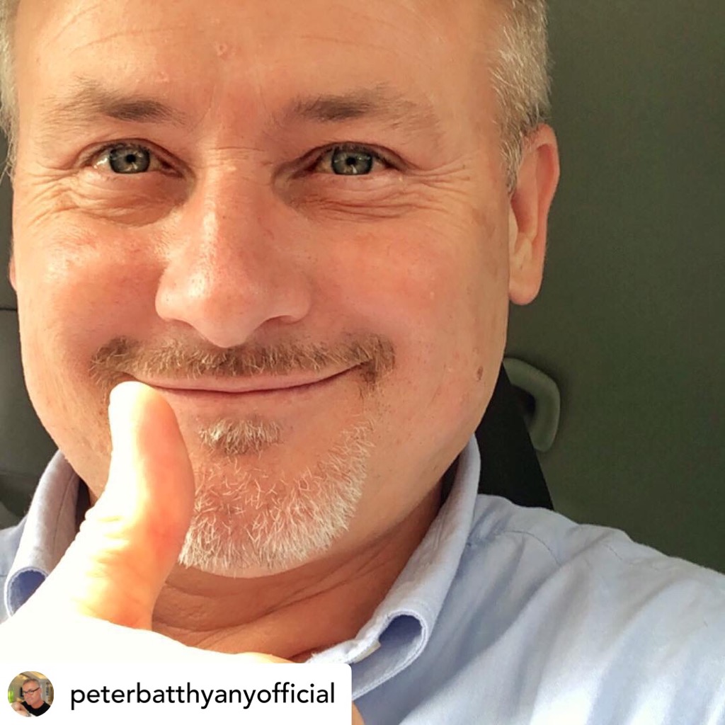 Petra Batthyányho môžete sledovať aj na jeho Instagrame, kde pravidelne pridáva vtipné videá.