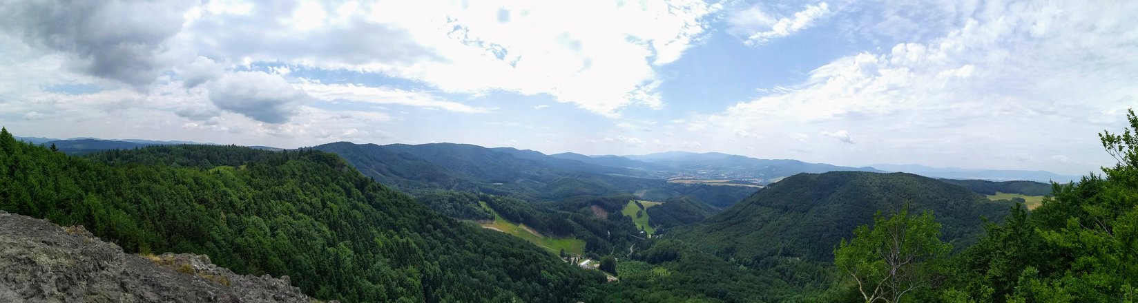 Ráztočno - panoráma z Bralovej skaly.