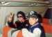 Michael Jackson a 10-ročný James Safechuck v lietadle na turné (1988).